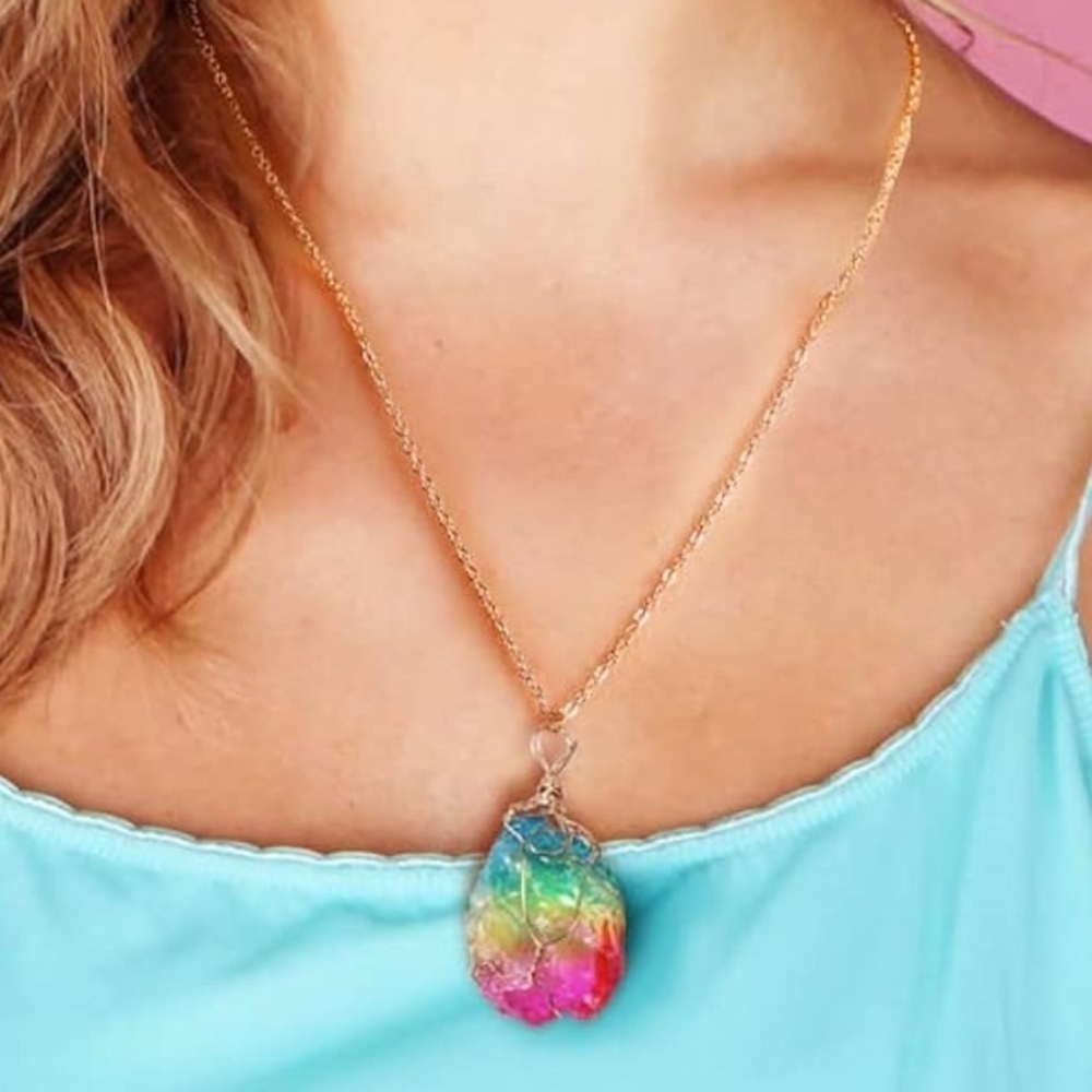 Vintage style necklace with pendant